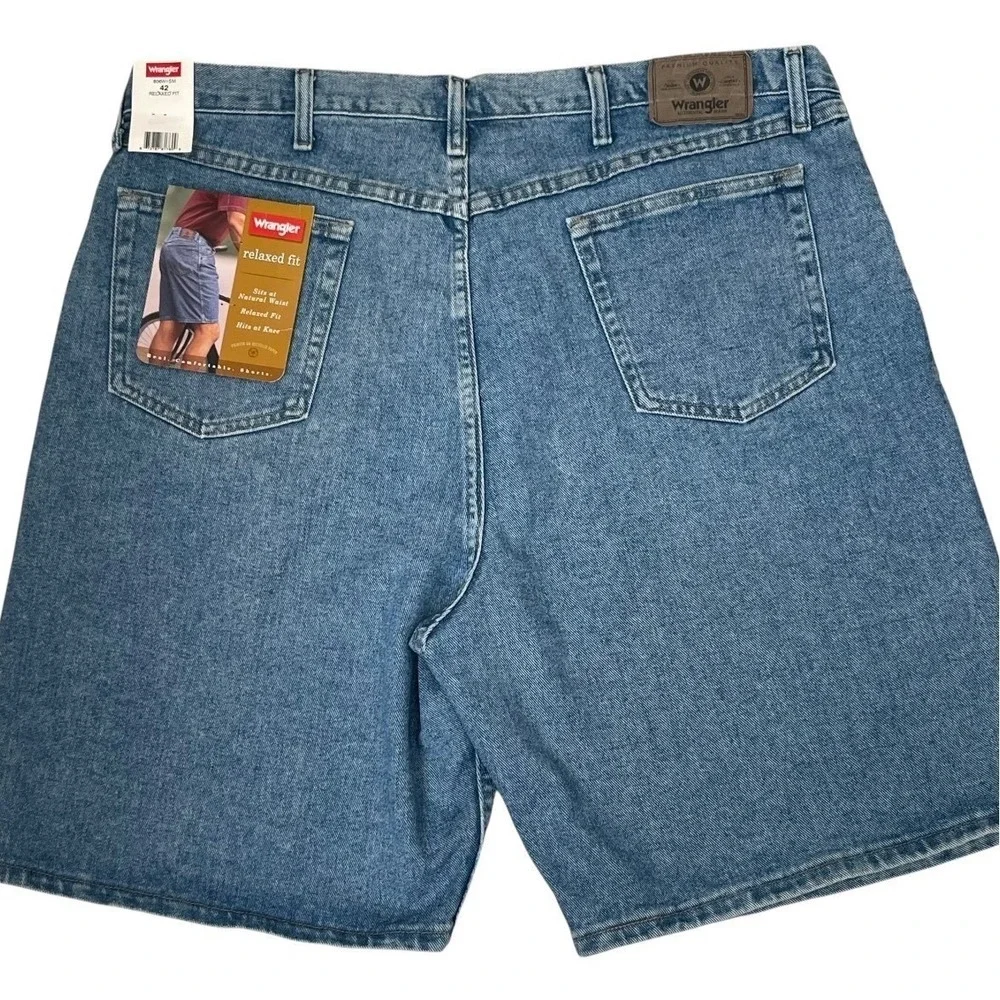 Wrangler Mens Blue Relaxed Fit 42 Denim Shorts 606W1SM Medium Wash NEW with tags